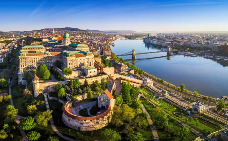 Budapest - Im Vordergrund die Nationalgalerie