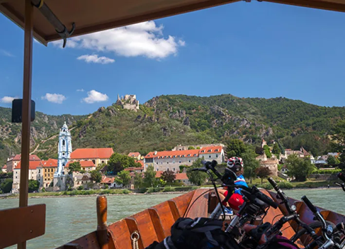 Radlerfähre in Dürnstein