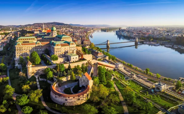 Budapest - Im Vordergrund die Nationalgalerie